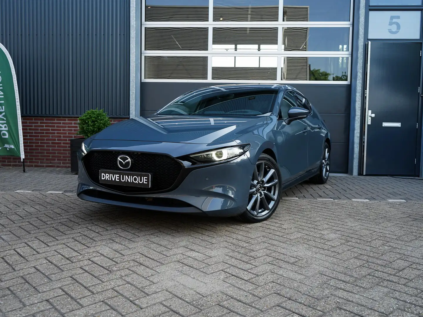 Mazda 3 2.0 e-SkyActiv-G M Hybrid 150 Sportive Grijs - 1