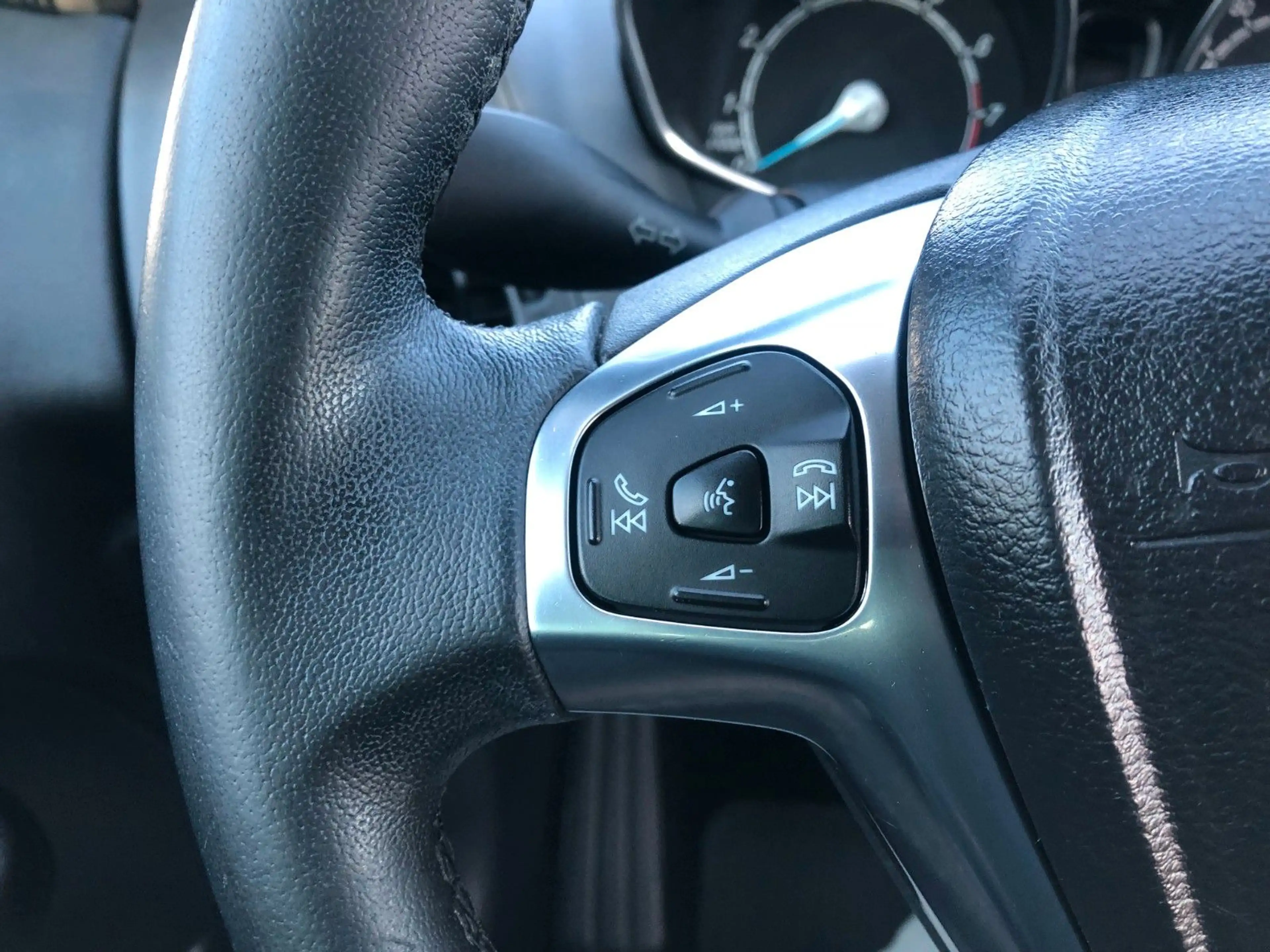 Ford B-Max B-MAX Sync Edition*BT*SiHz*PDC*1,6L — photo 17