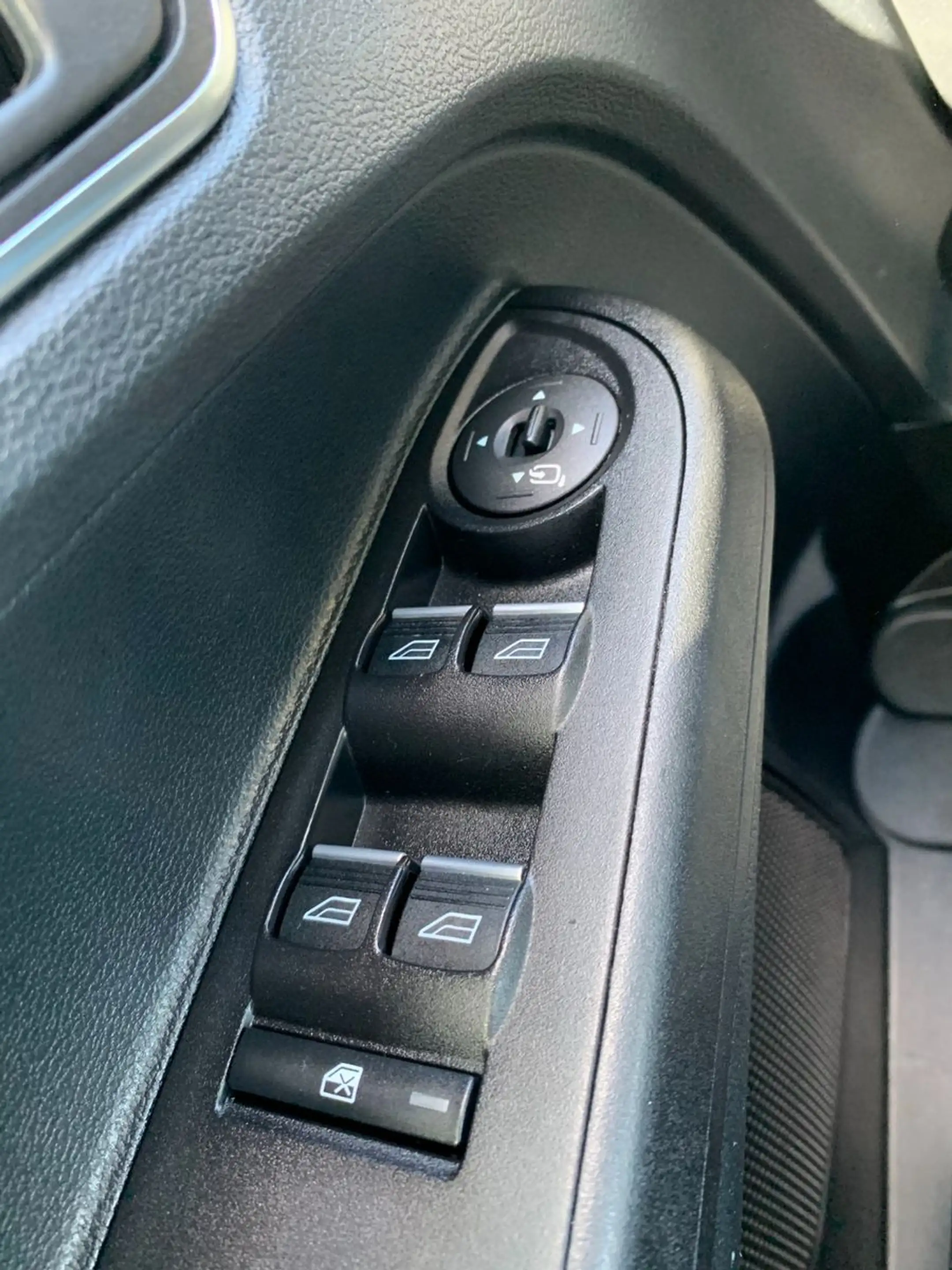Ford B-Max B-MAX Sync Edition*BT*SiHz*PDC*1,6L — photo 19