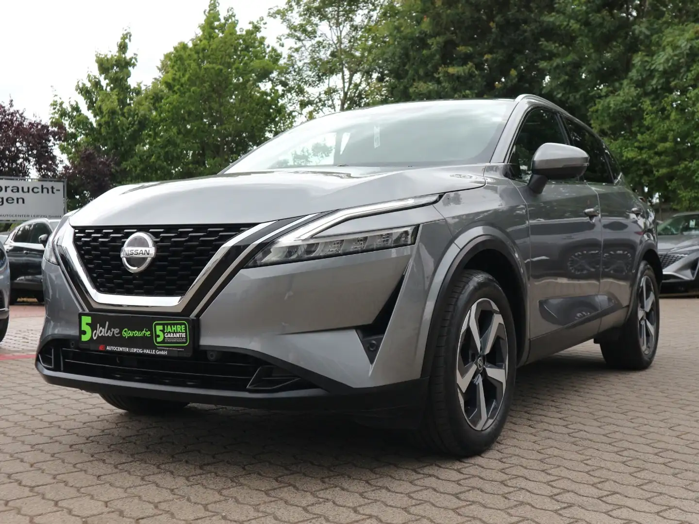 Nissan Qashqai 1.3 DIG-T MHEV Premiere Edition ProPilot Grau - 2