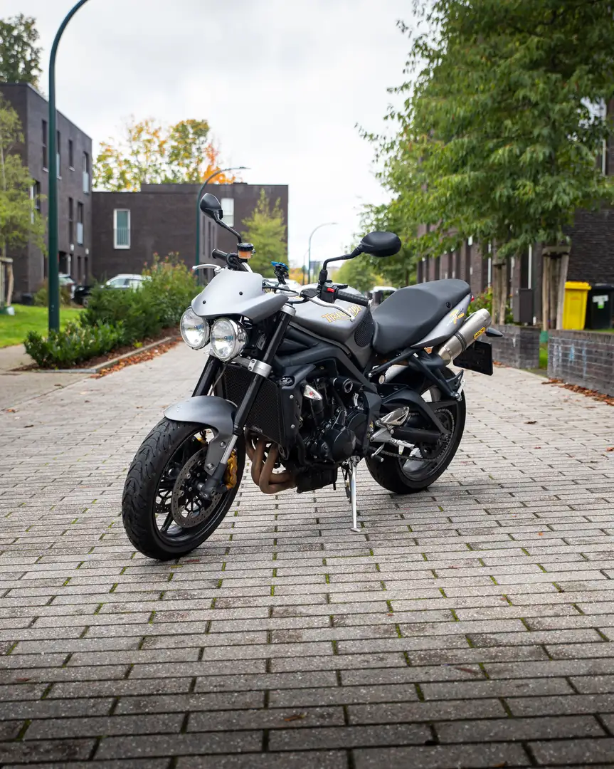 Triumph Street Triple 675 R Grijs - 1
