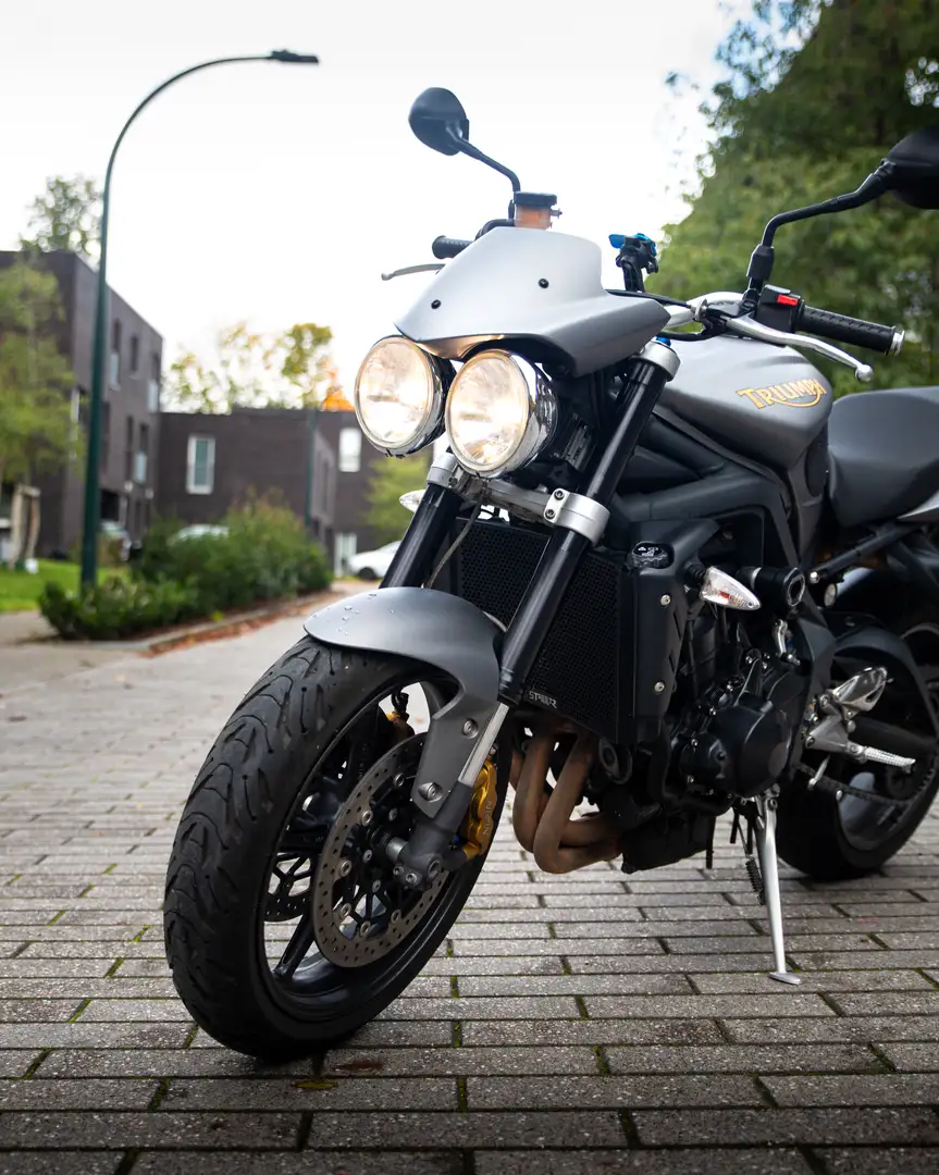Triumph Street Triple 675 R Grijs - 2