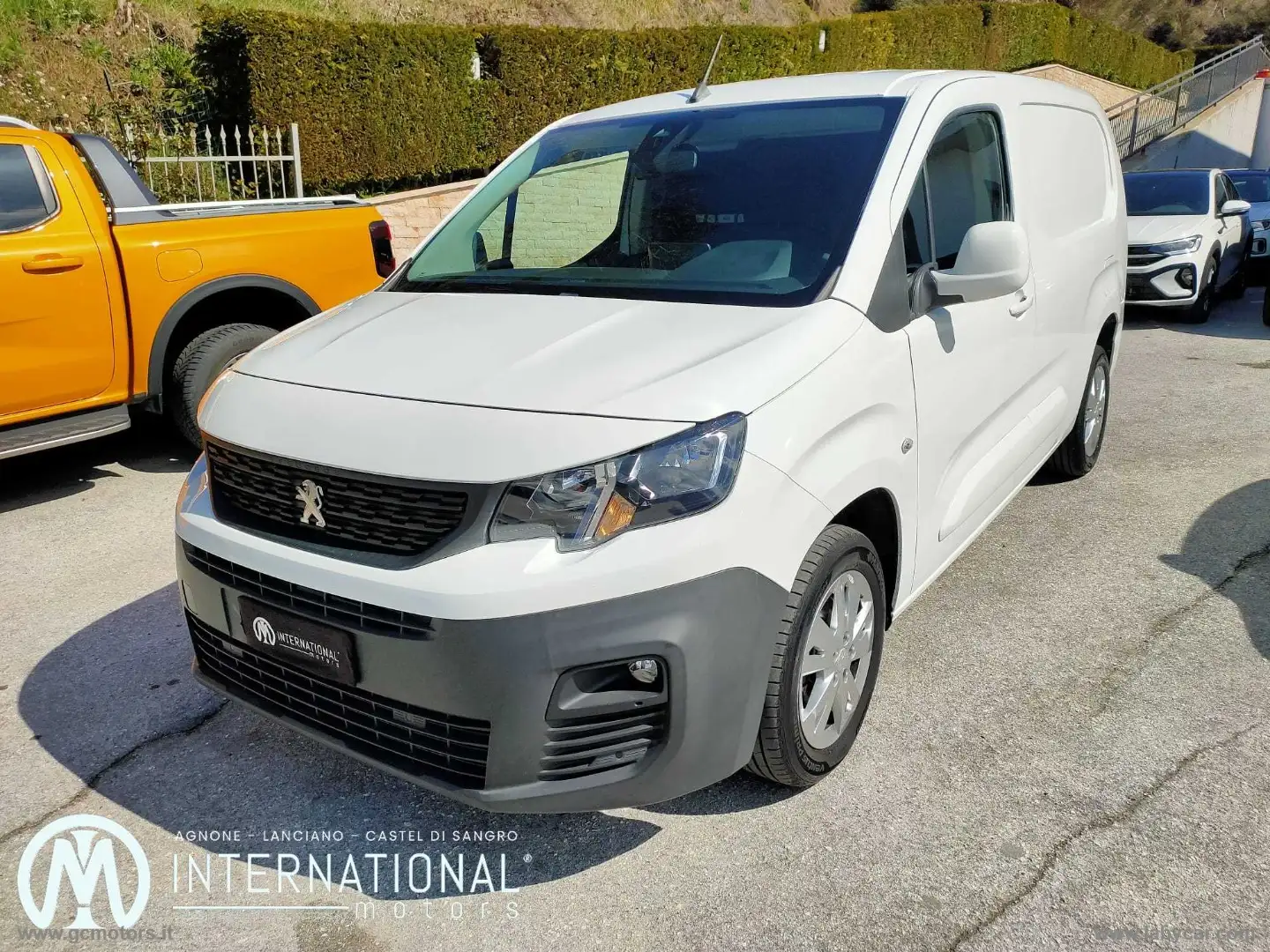 Peugeot Partner BlueHDi 130 EAT8 PC Furg. Prem. Weiß - 1