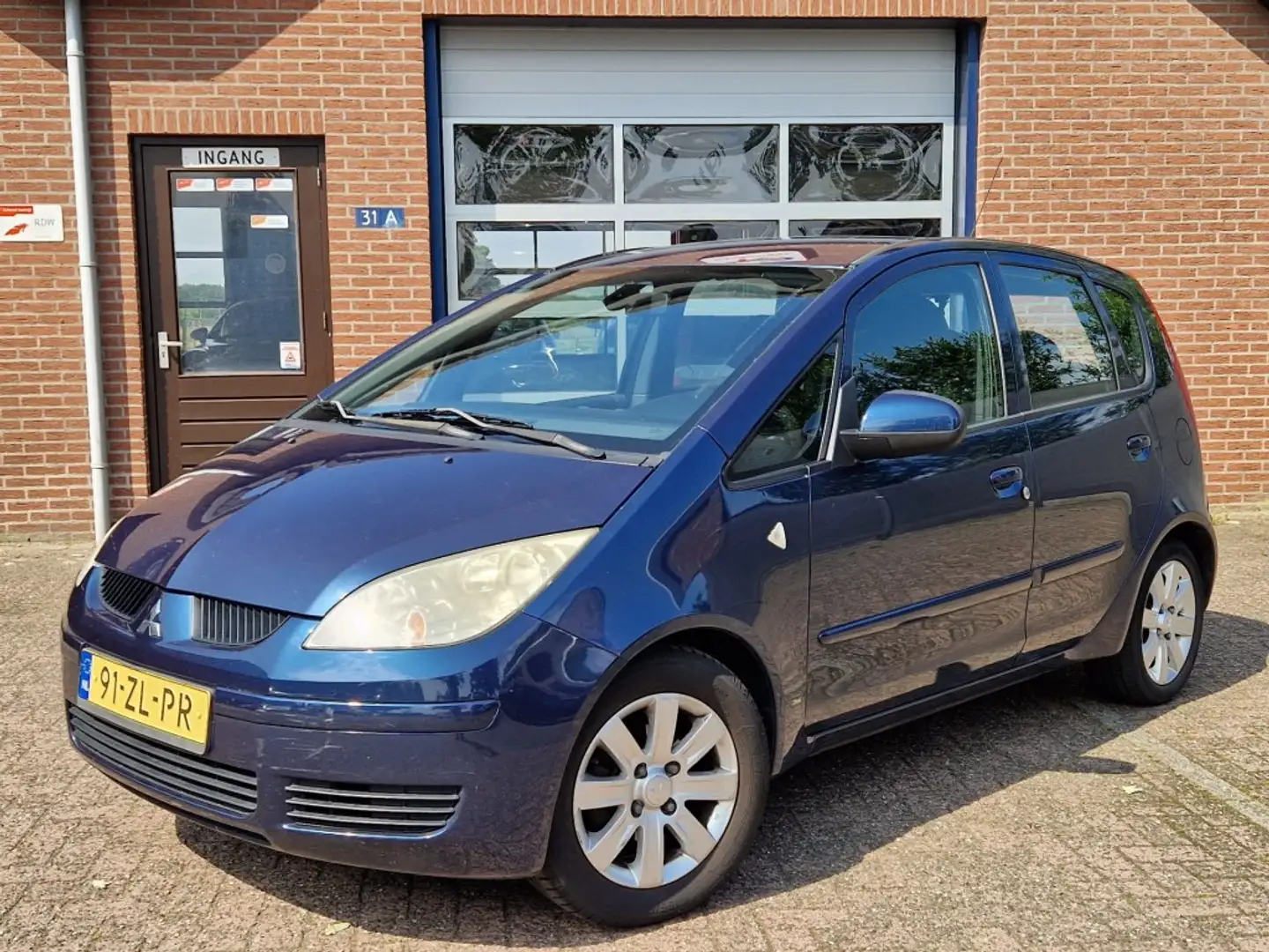 Mitsubishi Colt 1.3 Invite+ 5-drs Airco NL-auto Trekhaak Modrá - 1