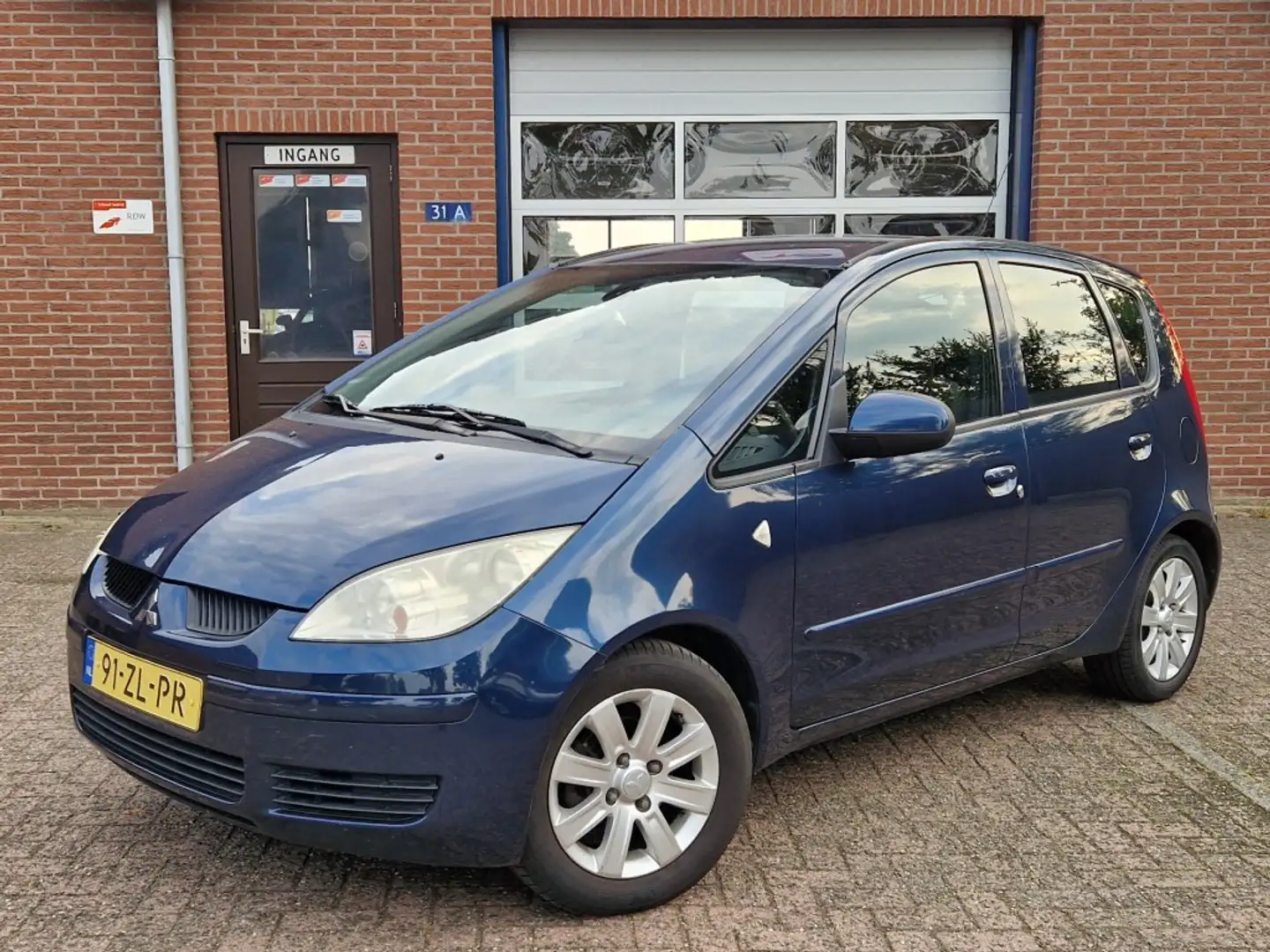 Mitsubishi Colt 1.3 Invite+ 5-drs Airco NL-auto Trekhaak Blu/Azzurro - 1