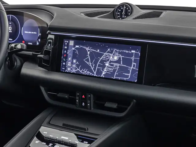 Porsche Macan view 16