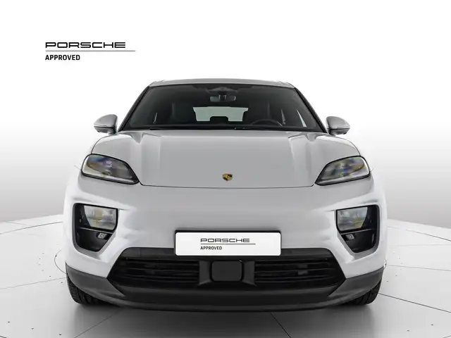 Porsche Macan view 8