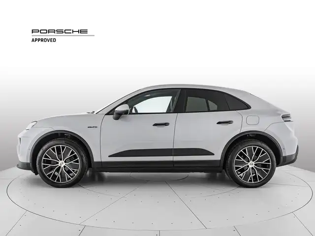 Porsche Macan view 2