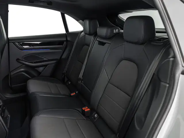 Porsche Macan view 14