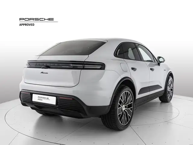 Porsche Macan view 5