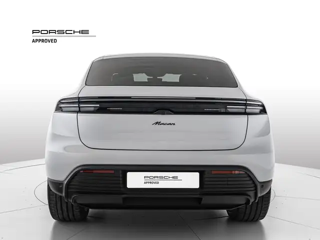 Porsche Macan view 4