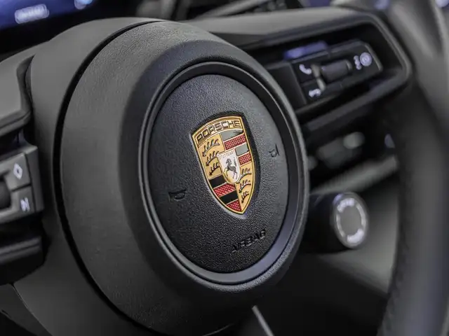 Porsche Macan view 19
