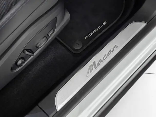 Porsche Macan view 21