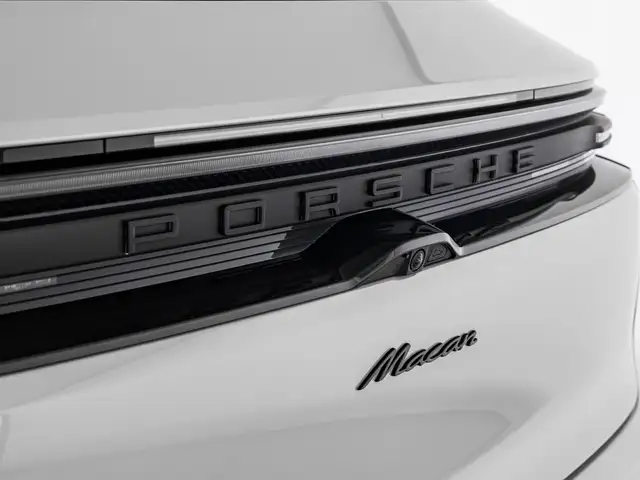 Porsche Macan view 22