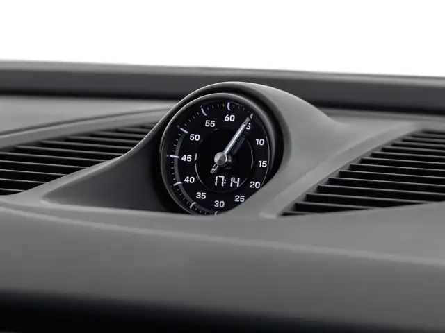 Porsche Macan view 17