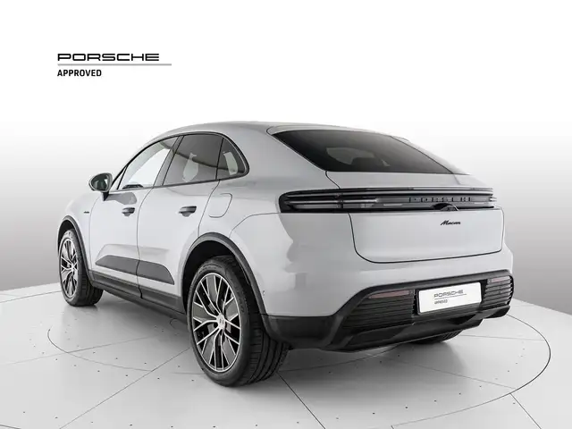 Porsche Macan view 3
