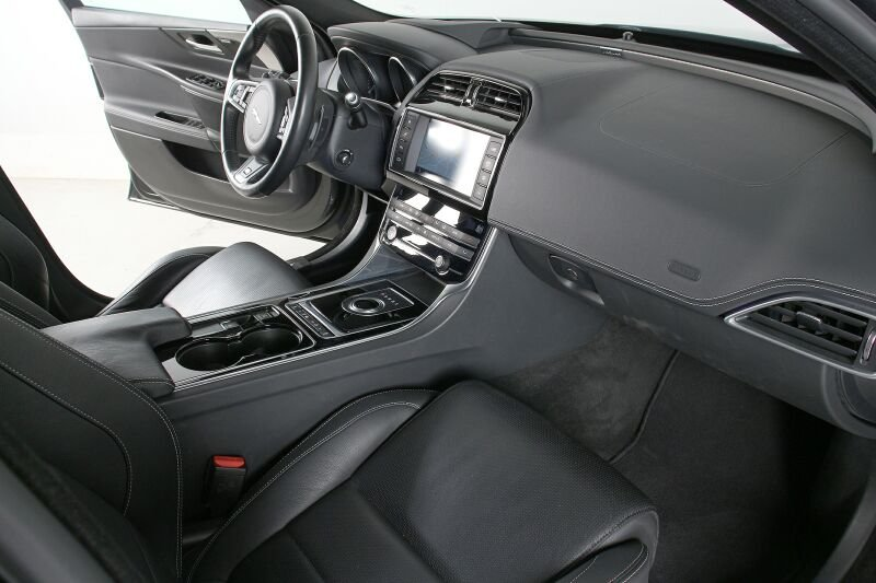 Jaguar XE 3.0 V6 S Sportpaket ACC Xen Navi el.Glasd — photo 5
