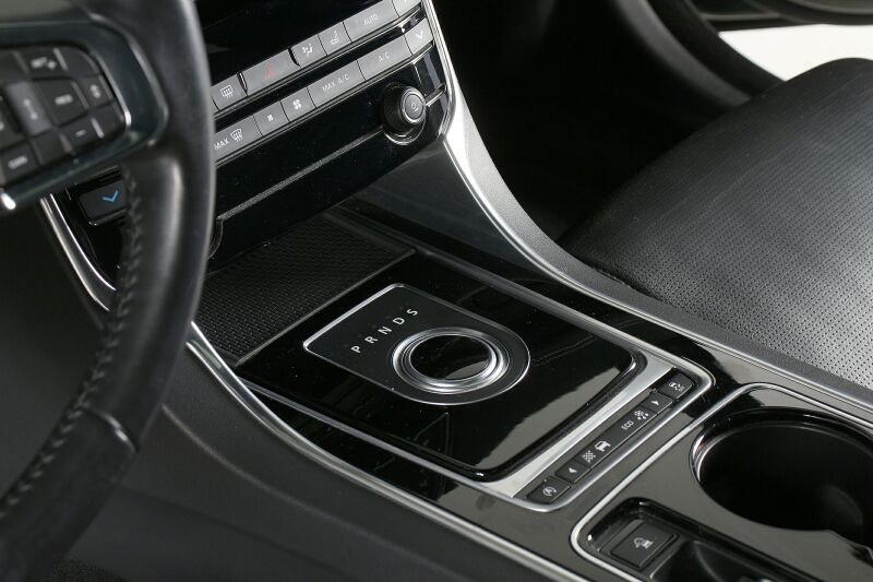Jaguar XE 3.0 V6 S Sportpaket ACC Xen Navi el.Glasd — photo 15