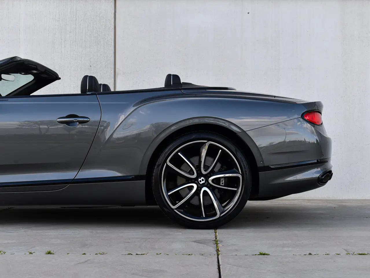 Bentley Continental GTC 2022 — фото 11