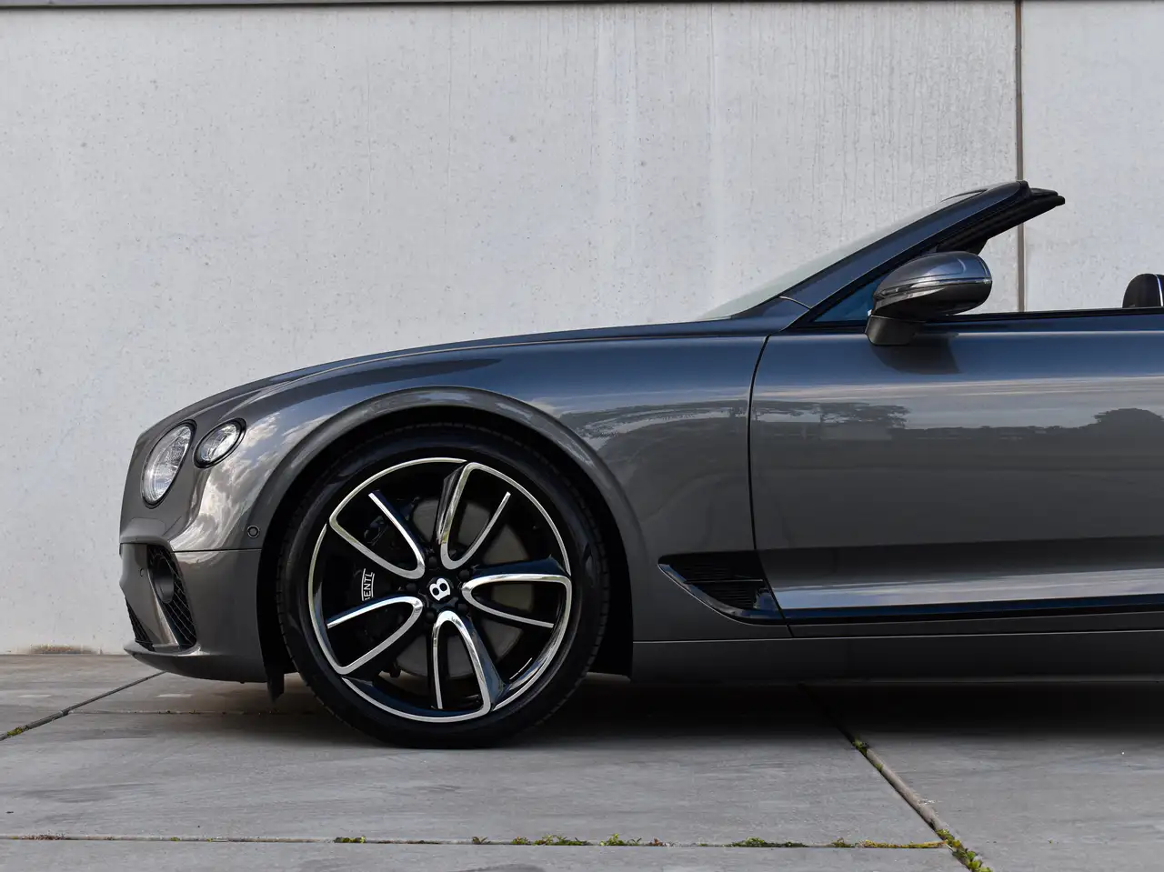 Bentley Continental GTC 2022 — фото 10