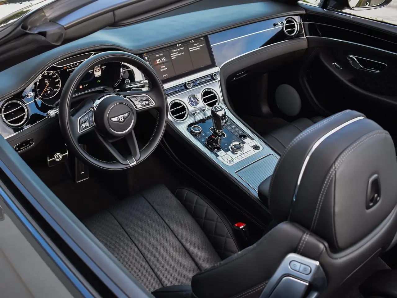Bentley Continental GTC 2022 — фото 36