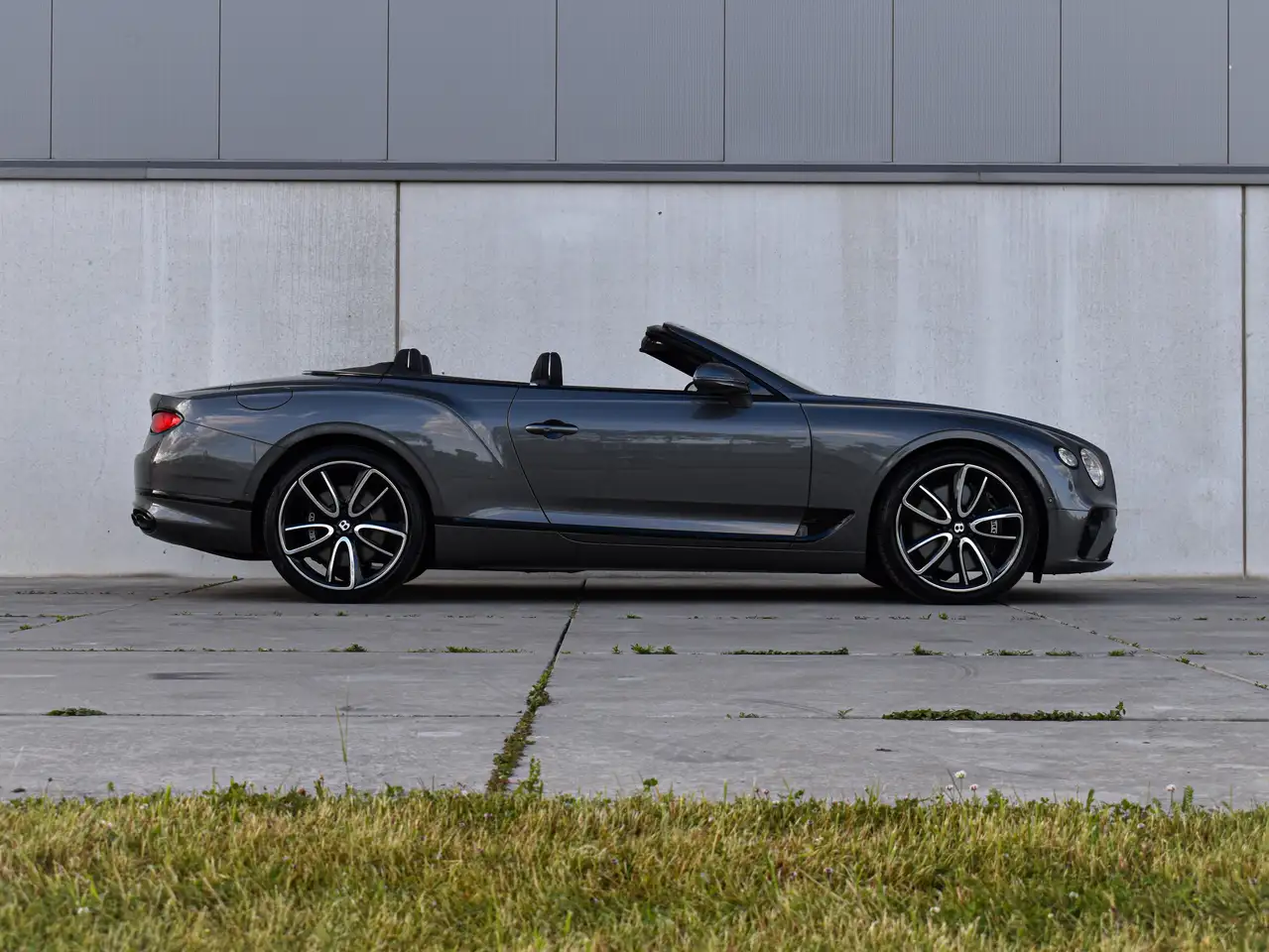 Bentley Continental GTC 2022 — фото 16
