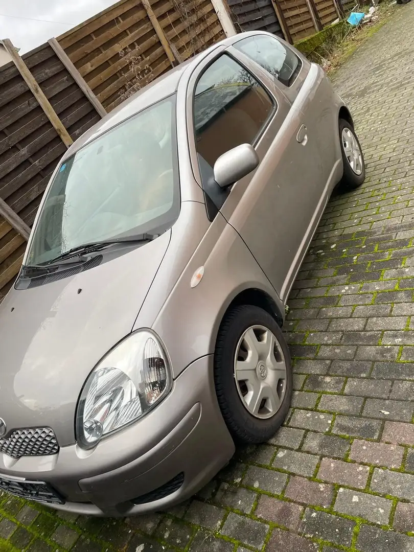 Toyota Yaris 1.4 D-4D Sol *Klimaanlage* Grau - 1