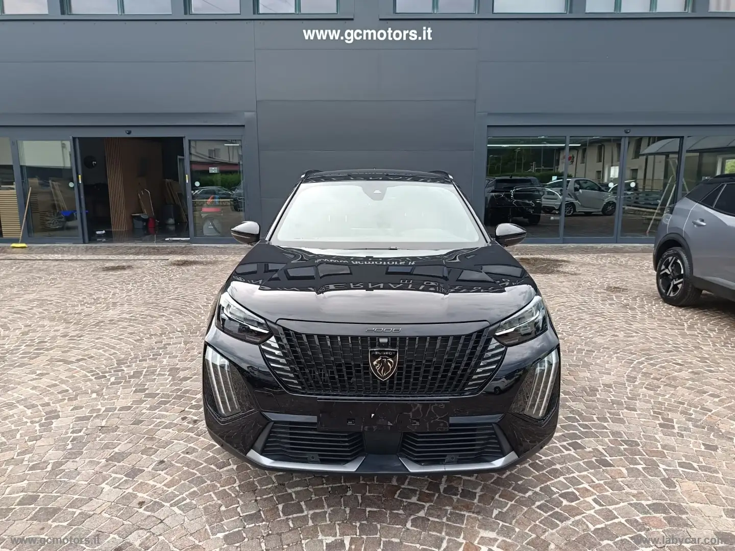 Peugeot 2008 Hybrid 136 e-DCS6 GT Zwart - 2