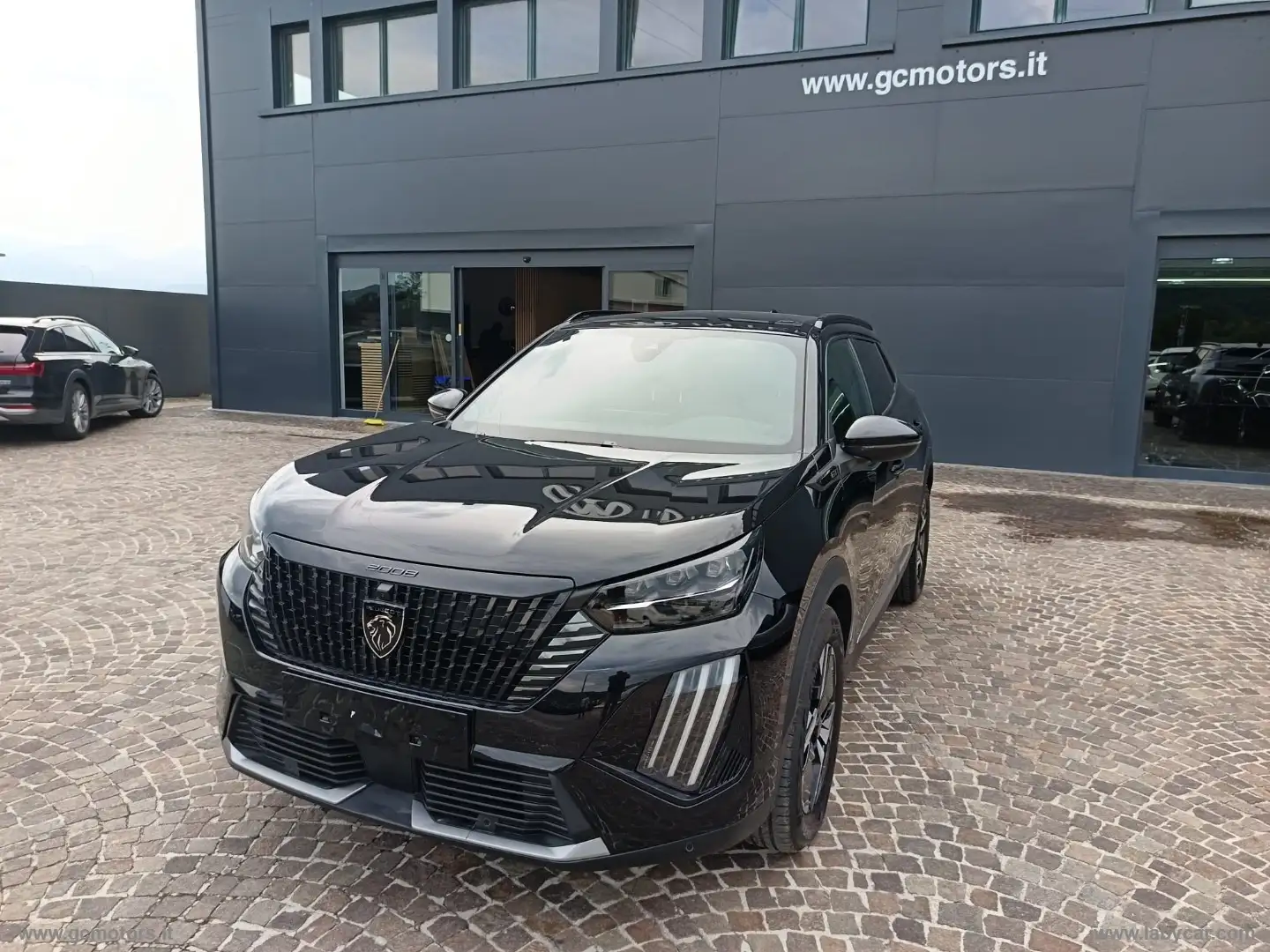 Peugeot 2008 Hybrid 136 e-DCS6 GT Zwart - 1