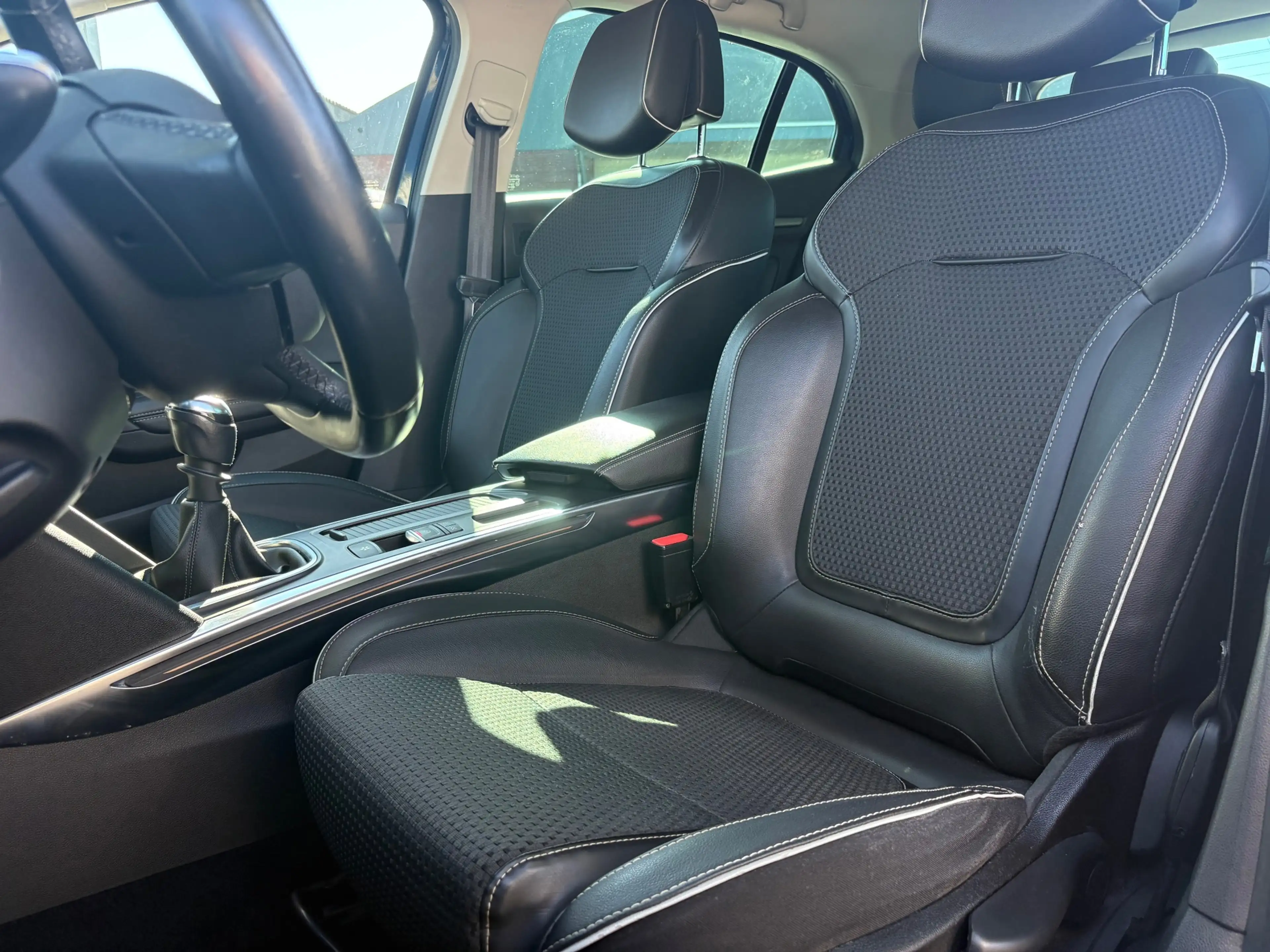 Renault Megane 1.2 TCe Bose| Navigatie | 18” LMV | Half Leder | S — photo 8