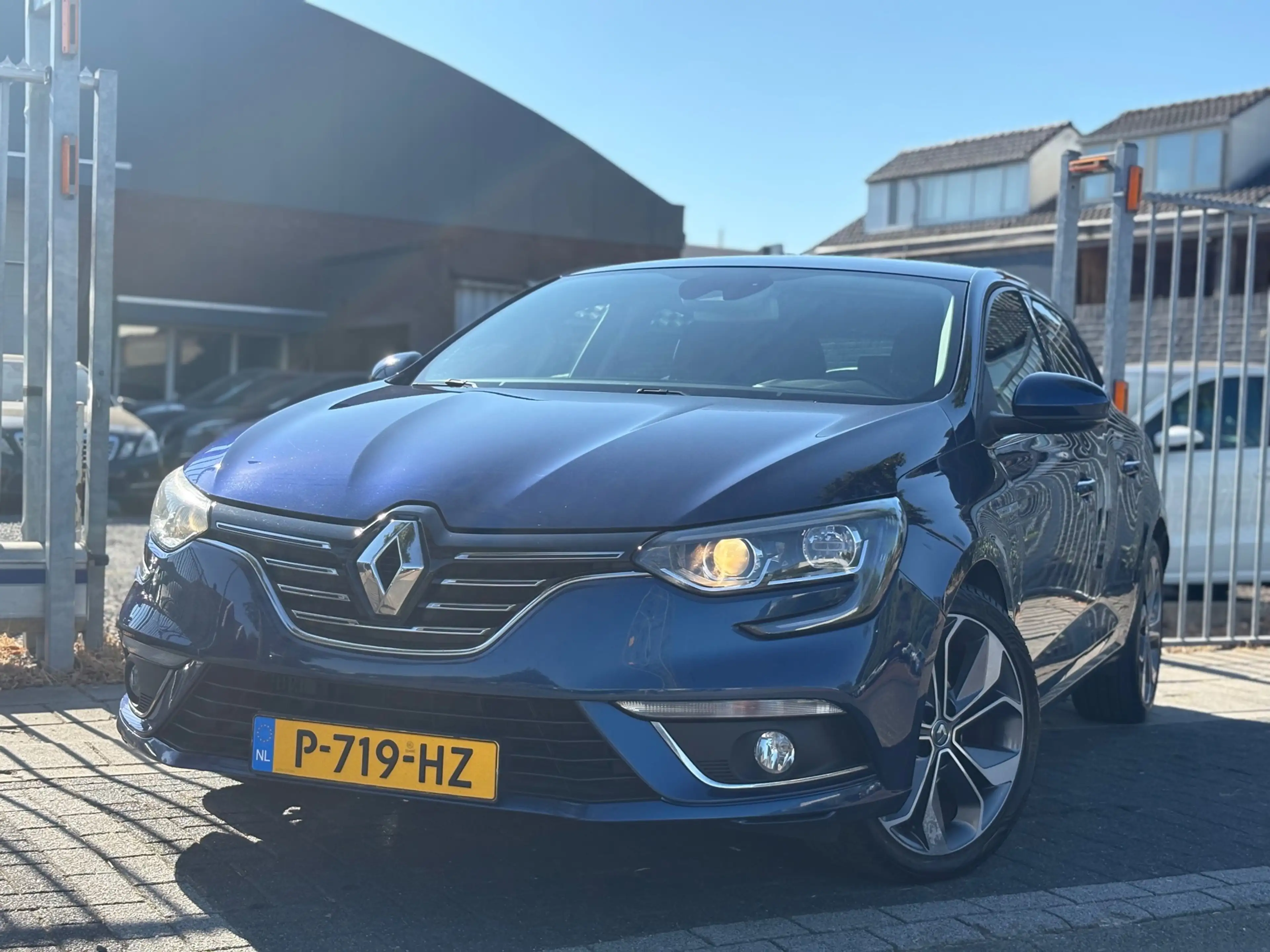 Renault Megane 1.2 TCe Bose| Navigatie | 18” LMV | Half Leder | S — photo 3