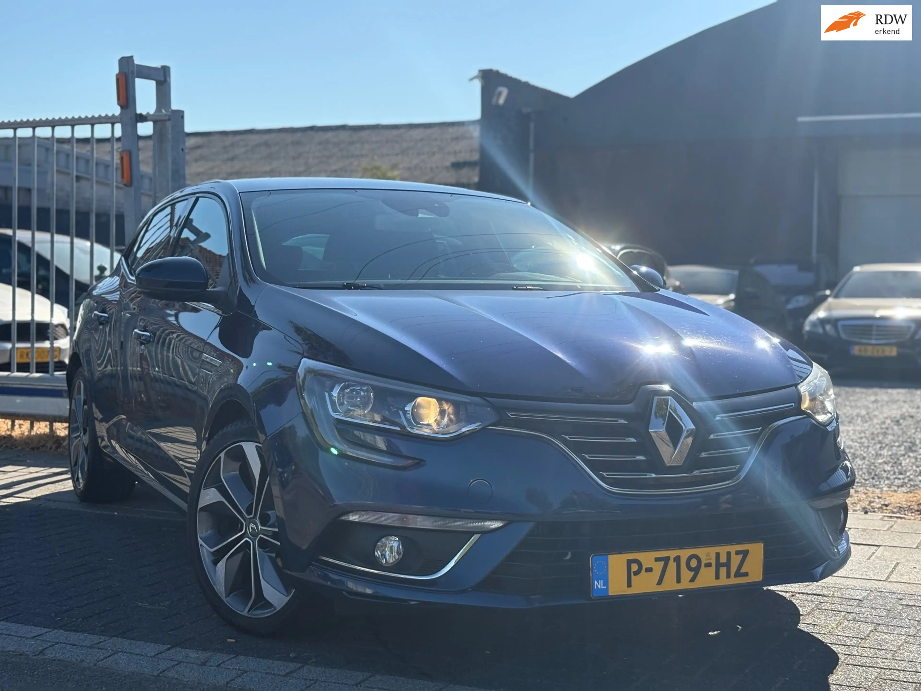Renault Megane 1.2 TCe Bose| Navigatie | 18” LMV | Half Leder | S