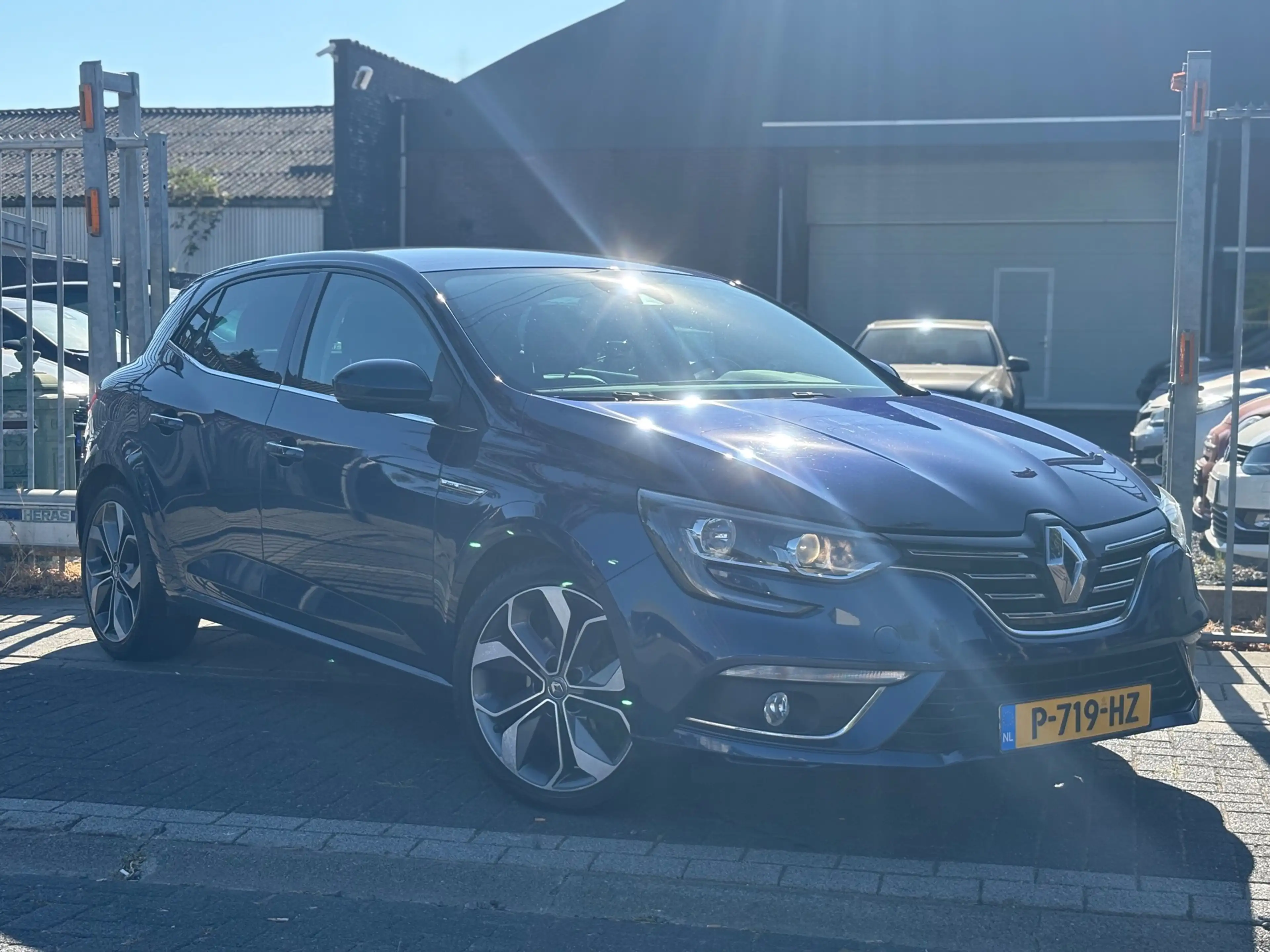 Renault Megane 1.2 TCe Bose| Navigatie | 18” LMV | Half Leder | S — photo 15