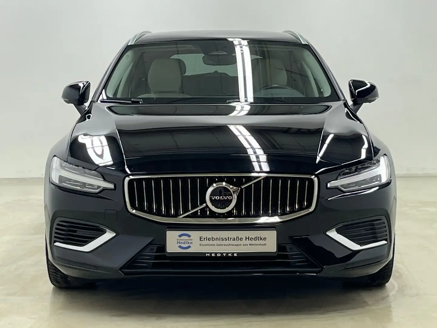 Volvo V60 T8 Recharge AWD Plus Bright 18"+H&K+360° Schwarz - 2