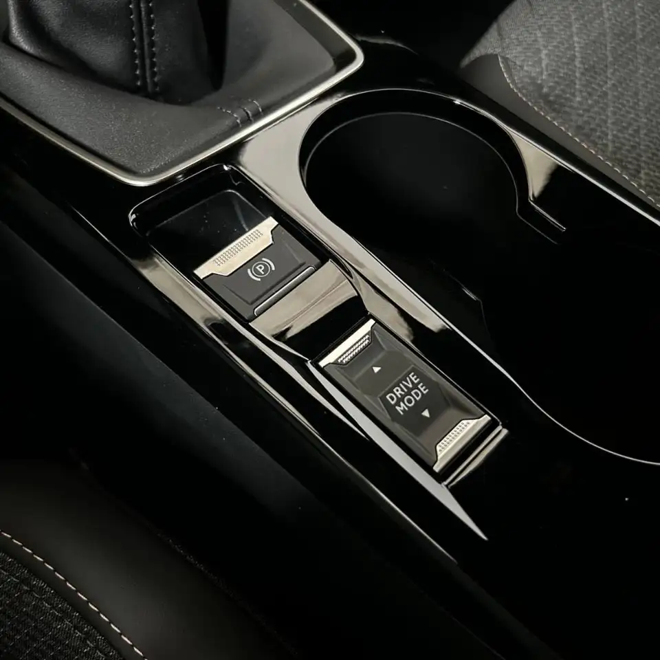 Peugeot 2008 PureTech 100 S&S Allure 27