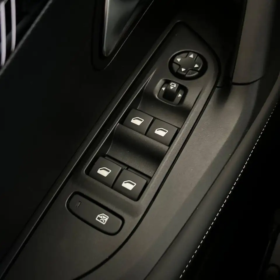 Peugeot 2008 PureTech 100 S&S Allure 30