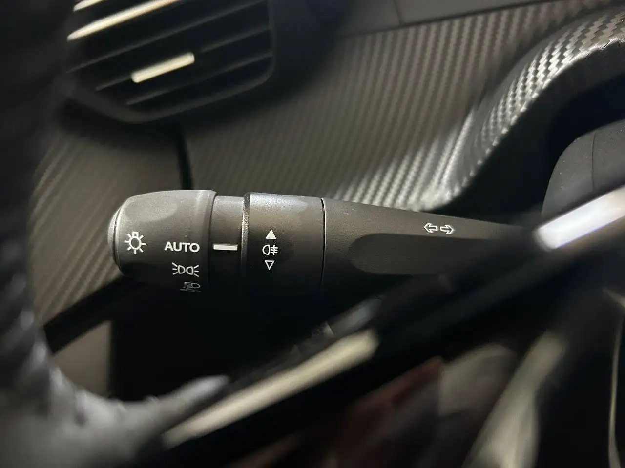 Peugeot 2008 PureTech 100 S&S Allure 16