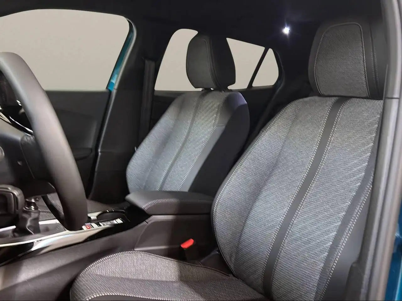 Peugeot 2008 PureTech 100 S&S Allure 9