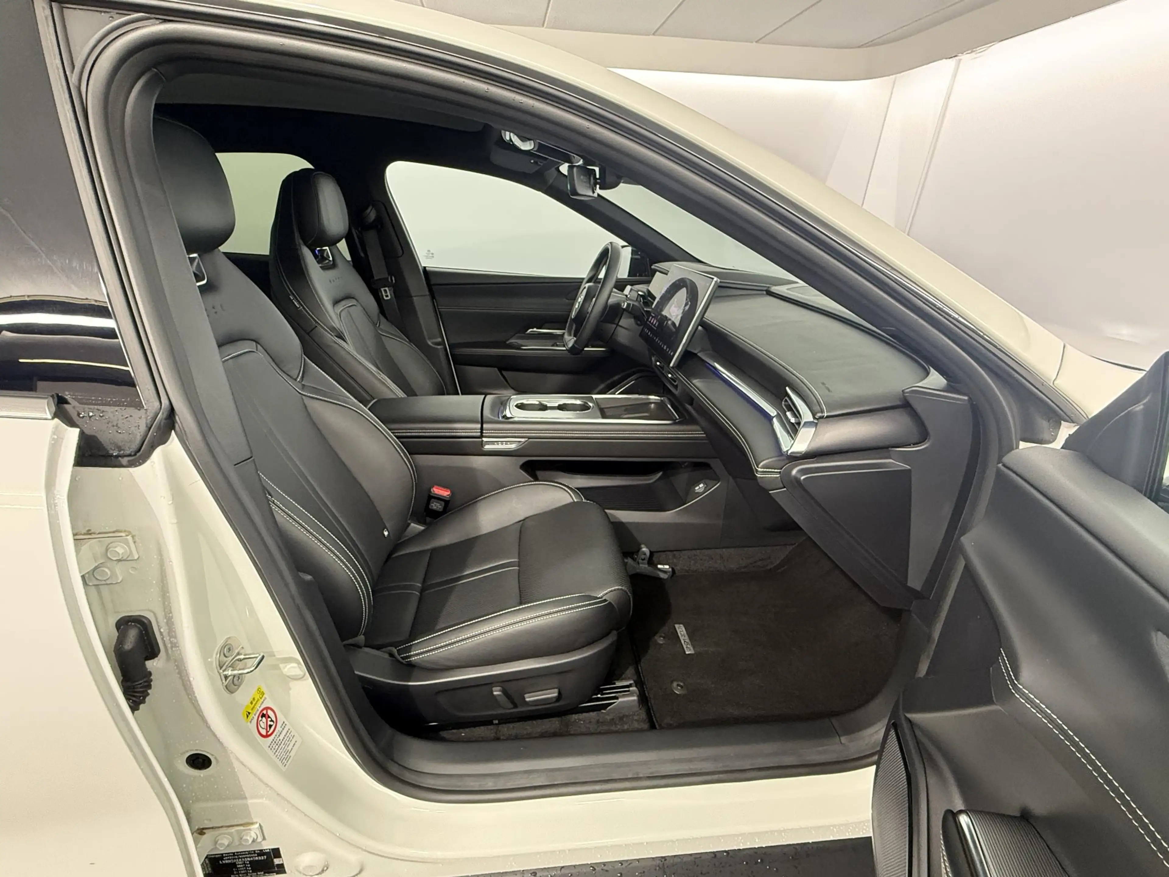 Mazda 6e Takumi 68.8 kWh / Dealer demo / trekhaak / Direct — photo 4