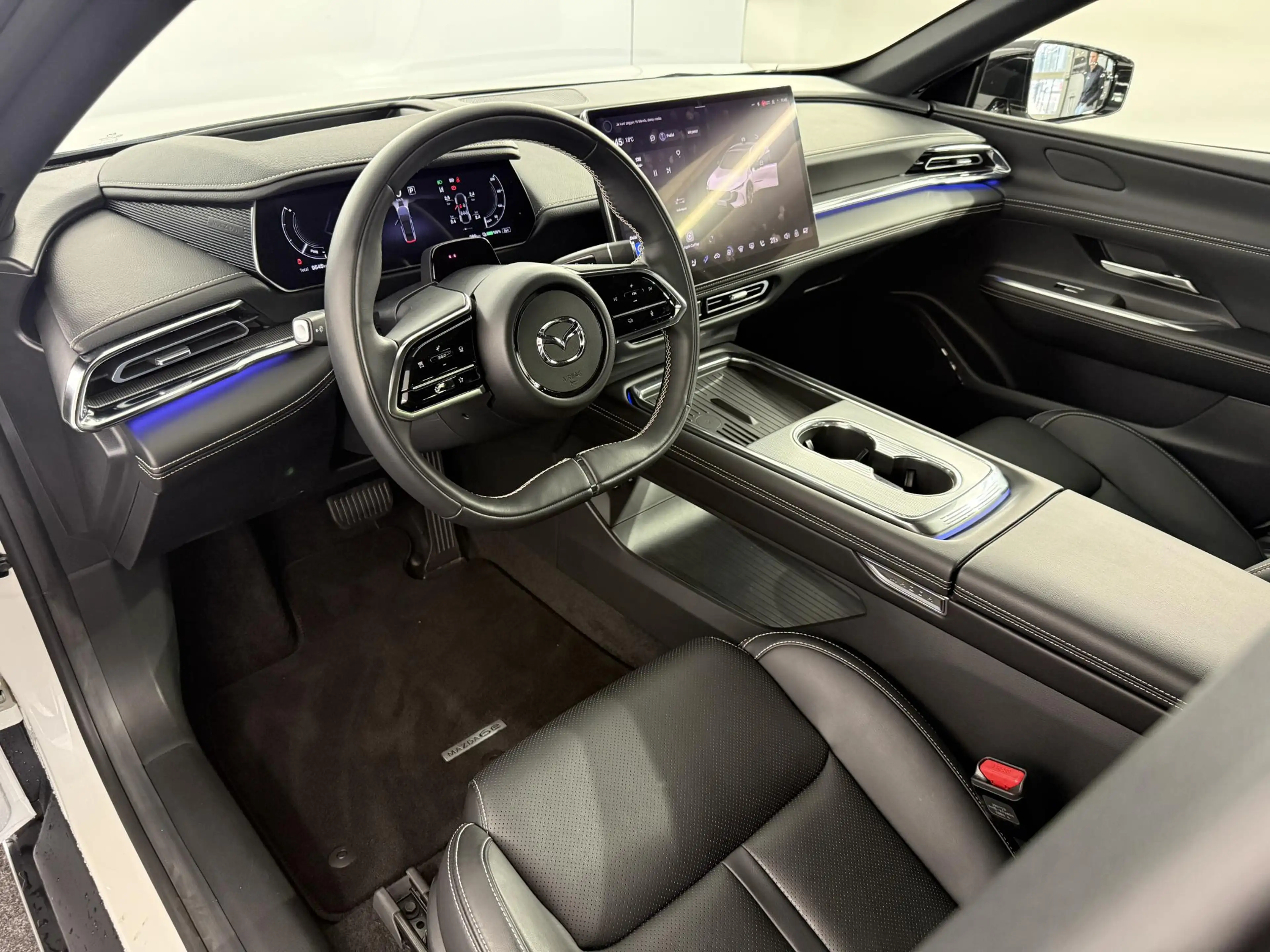 Mazda 6e Takumi 68.8 kWh / Dealer demo / trekhaak / Direct — photo 2