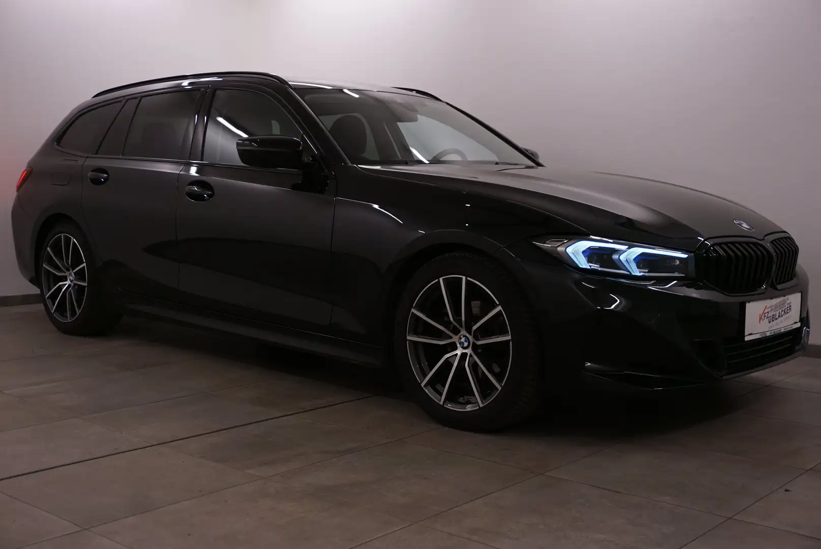 BMW 318 d // Head-up // Kamera // Anhängervorrichtung Schwarz - 1