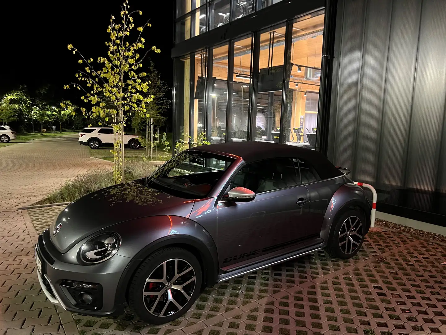 Volkswagen Beetle The Beetle Cabriolet 2.0 TSI (BlueMotion Tech) Dun Grau - 1