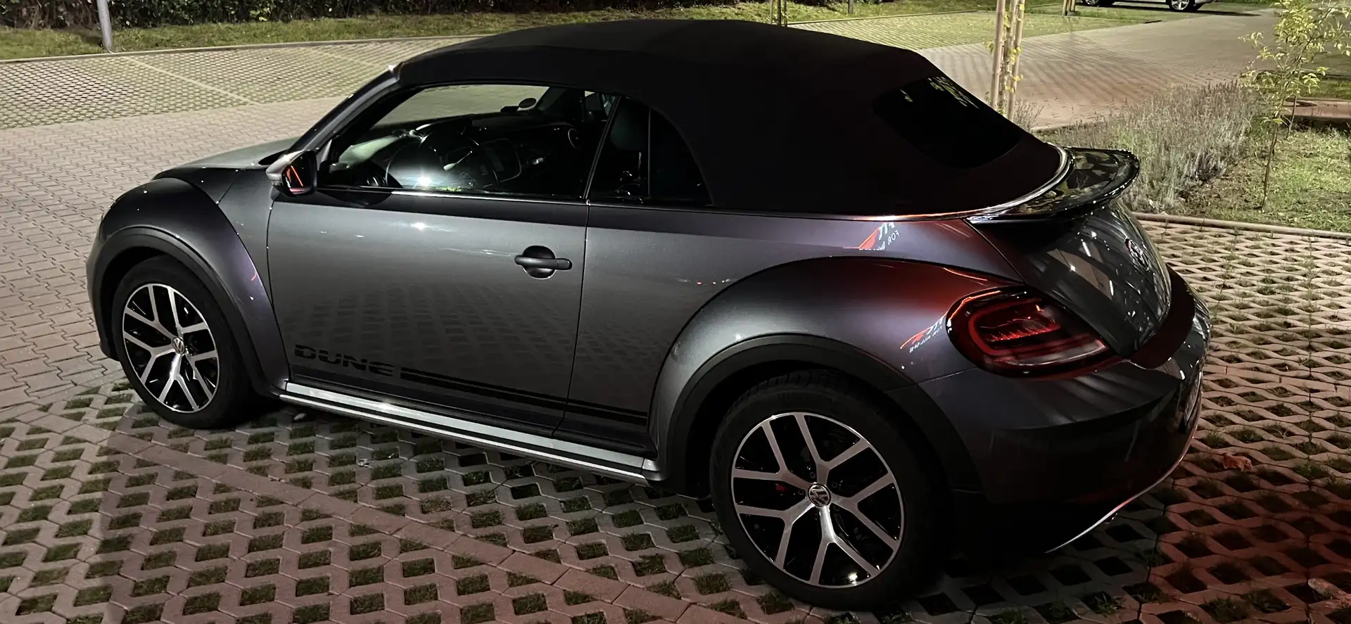 Volkswagen Beetle The Beetle Cabriolet 2.0 TSI (BlueMotion Tech) Dun Grau - 2