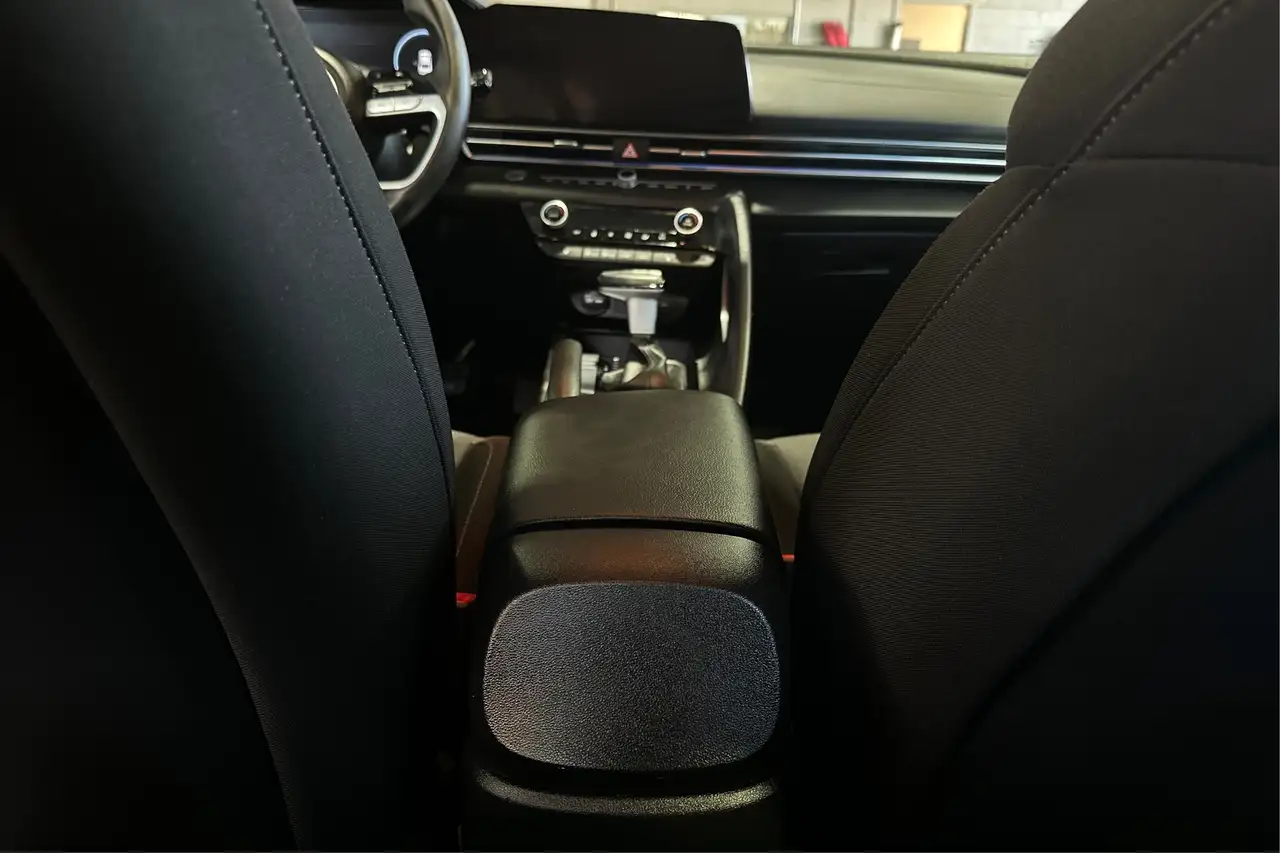 Hyundai ELANTRA снимка Hyundai ELANTRA