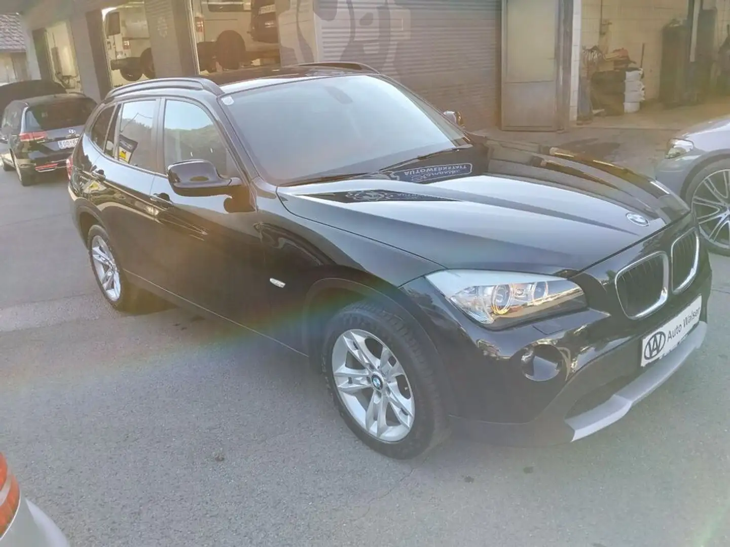 BMW X1 xDrive 18d Aut. Schwarz - 2