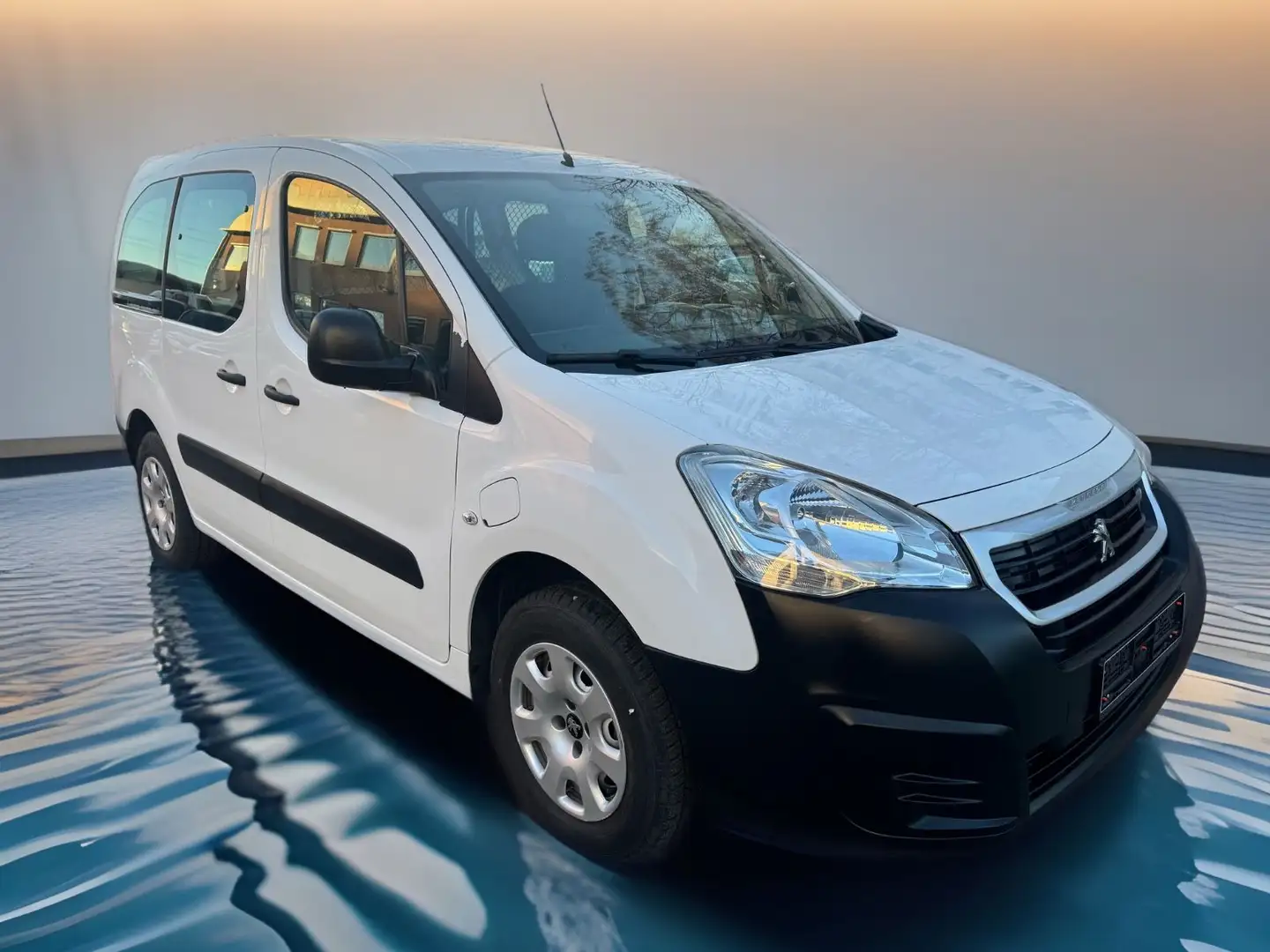 Peugeot Partner -E L1 Electric Kasten/Klima/SZH/PDC/3-S. Weiß - 1