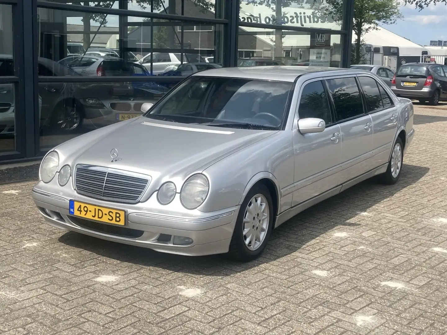 Mercedes-Benz E 200 CDI limousine REMETZ limo 8 persoons Fekete - 2