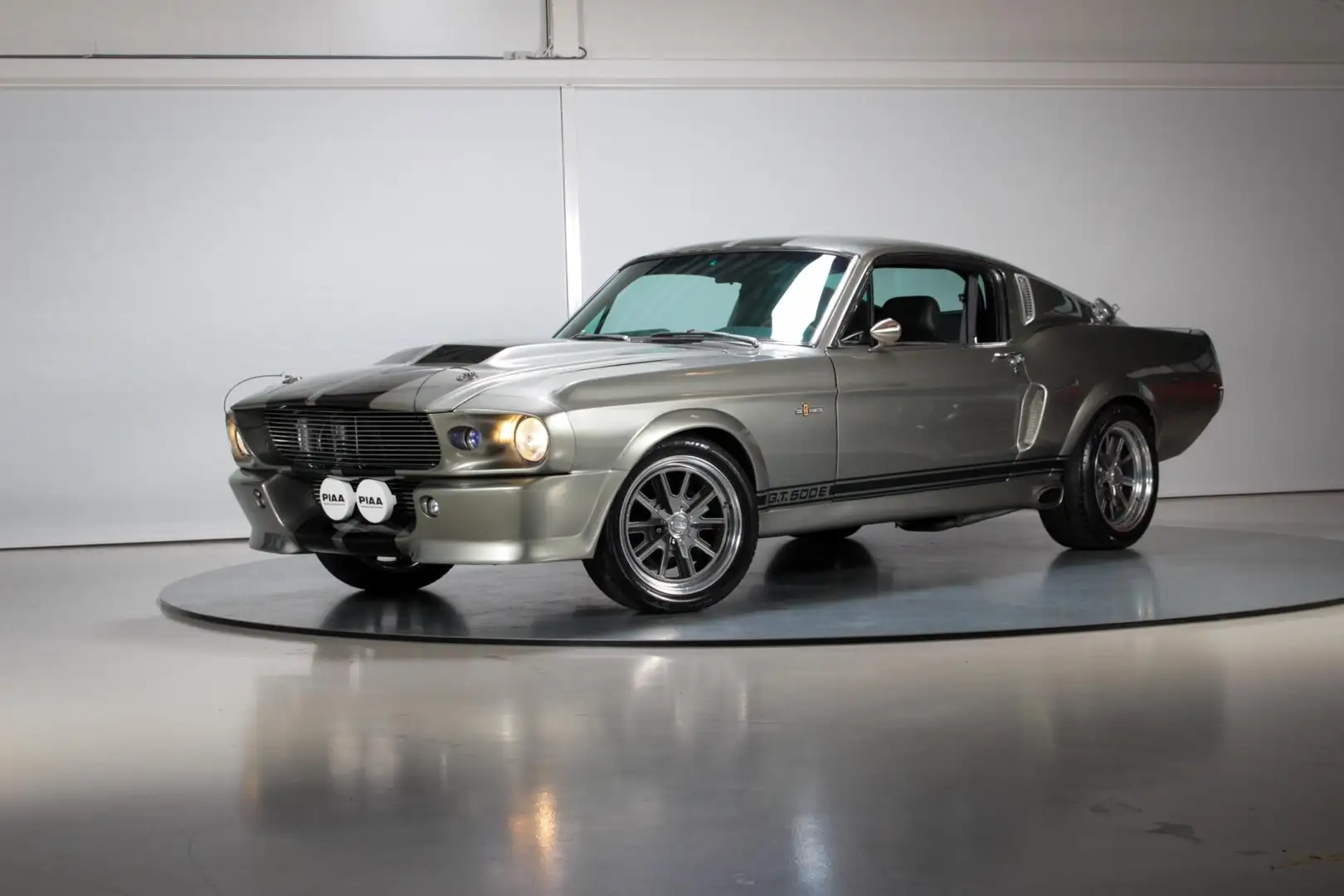 Ford Mustang "Eleanor" GT500E Grau - 1