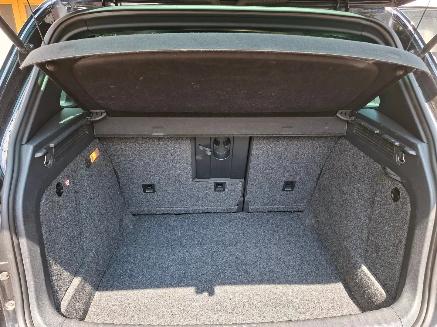 Volkswagen Tiguan Tiguan 2.0 TDI SCR BlueMotion Technology Lounge Sp Schwarz - 2