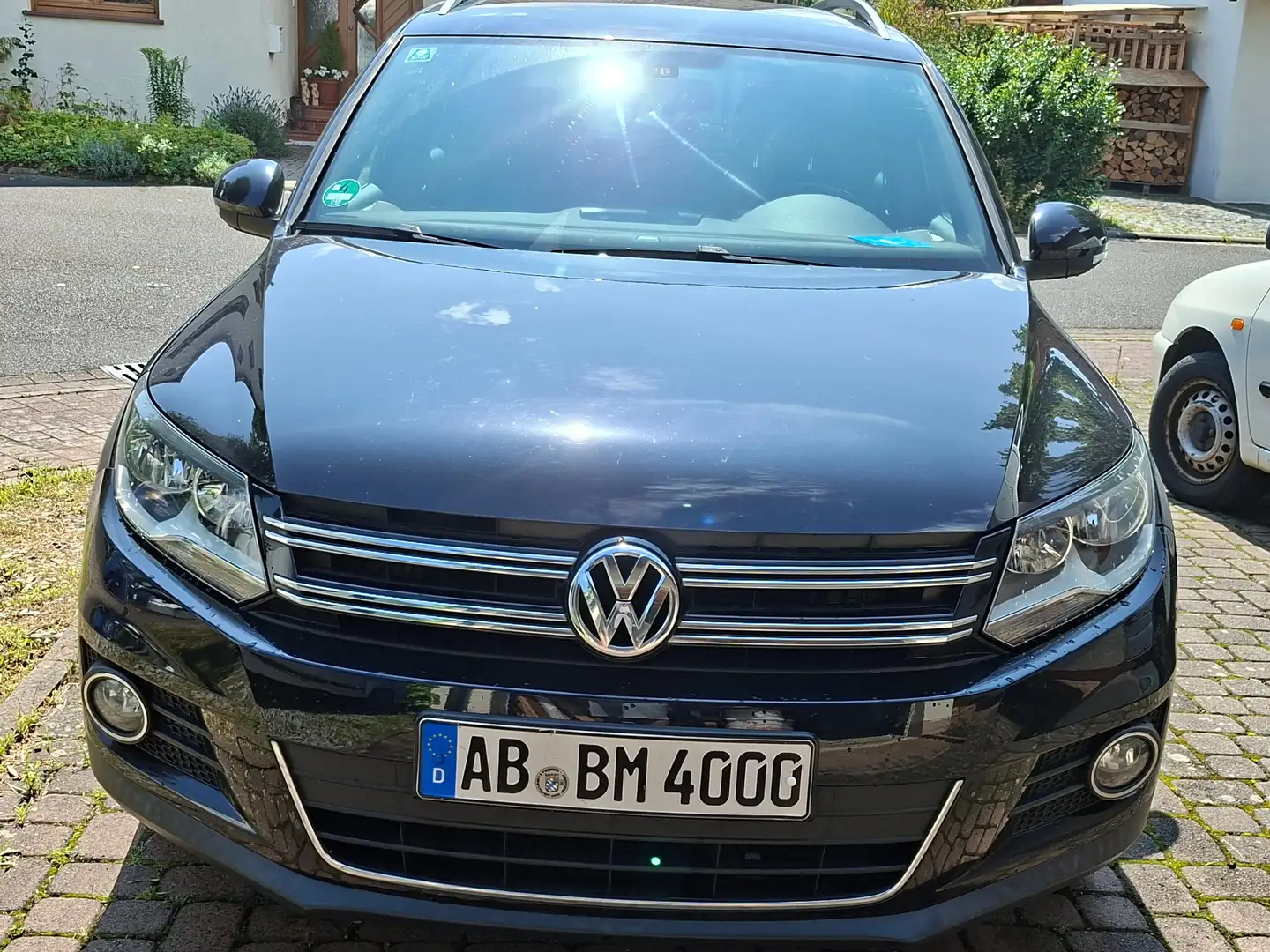 Volkswagen Tiguan Tiguan 2.0 TDI SCR BlueMotion Technology Lounge Sp Schwarz - 1